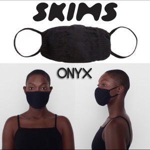 SKIMS ONYX FACE MASK
